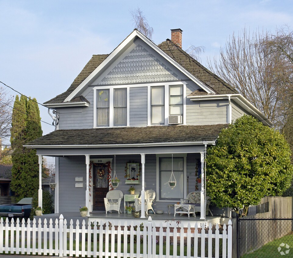 Primary Photo - 211 4th Ave NW