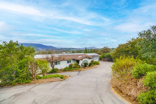 Building Photo - 1052 Ranchito Vis