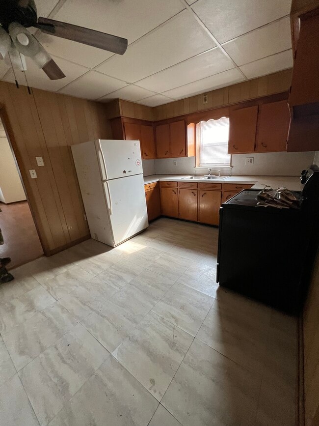 Kitchen - 733 York St