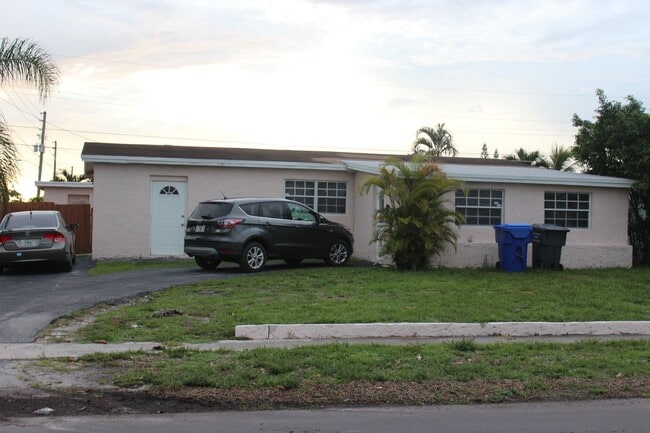 3-Bed, 2-Bath Single-Family Home in Hollywood! - 3-Bed, 2-Bath Single-Family Home in Hollywood!