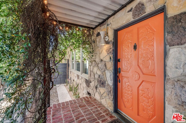 Building Photo - 846 Silver Lake Blvd