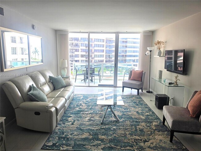 Foto del edificio - 5161 Collins Ave