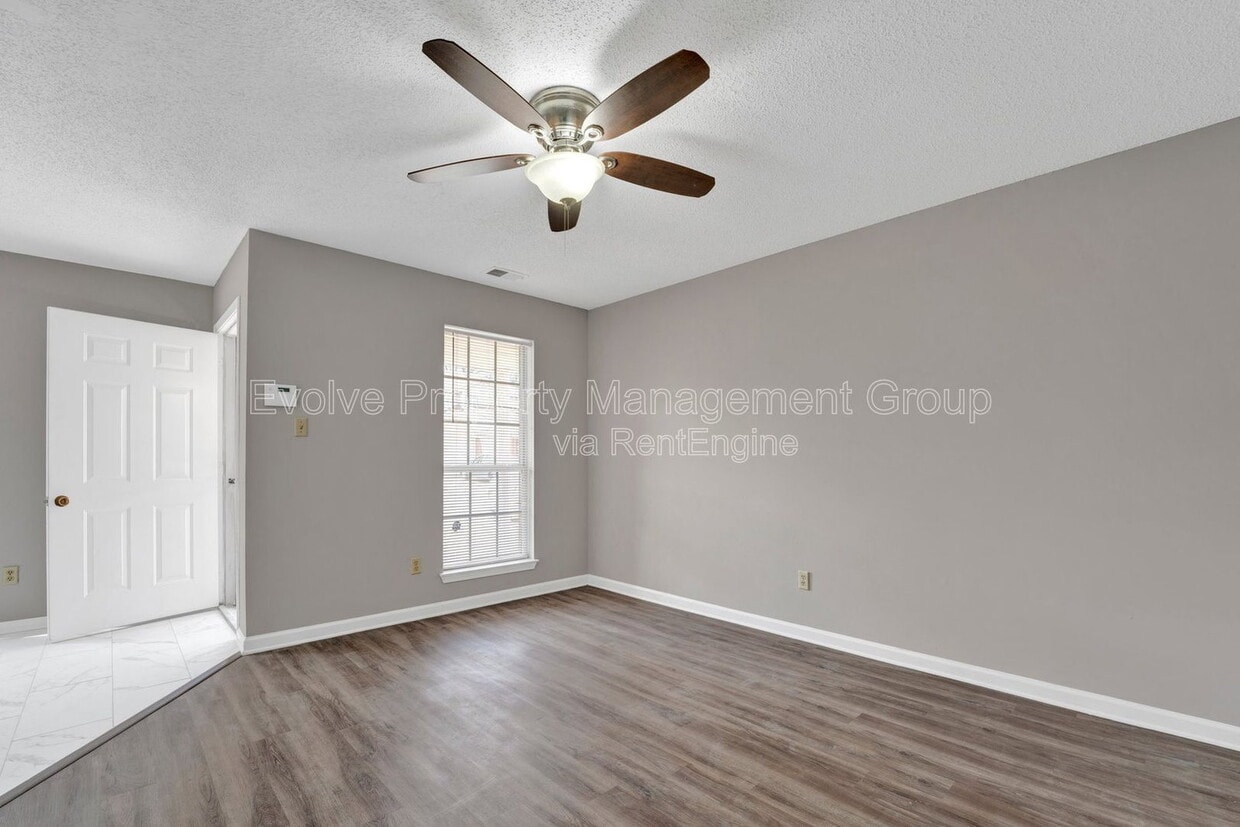 Photo - 3014 Meadows Lane