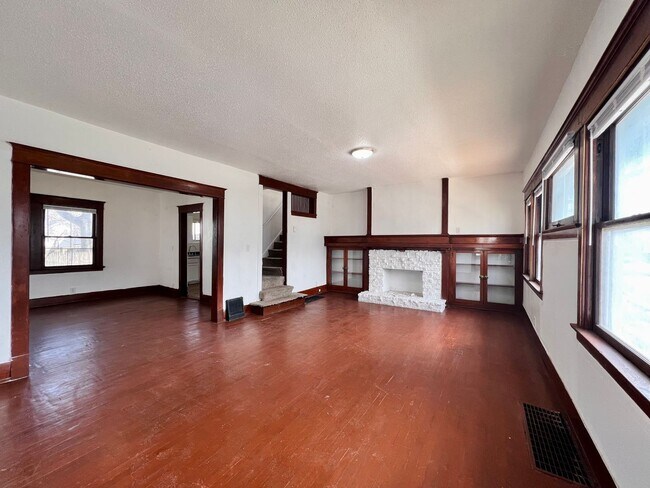 Building Photo - 3 Bedroom House
