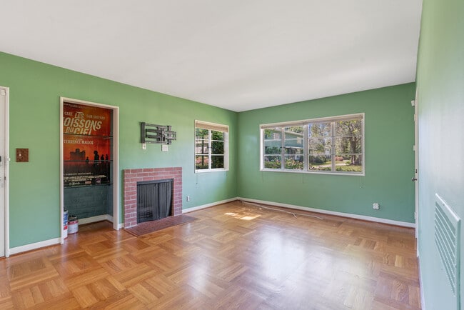 Foto del edificio - 5116 Village Grn