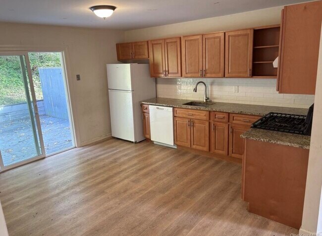 Foto del edificio - 160 McKay Rd