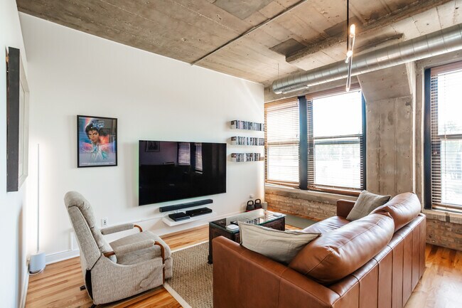 Foto del edificio - 1033 W 14th Pl