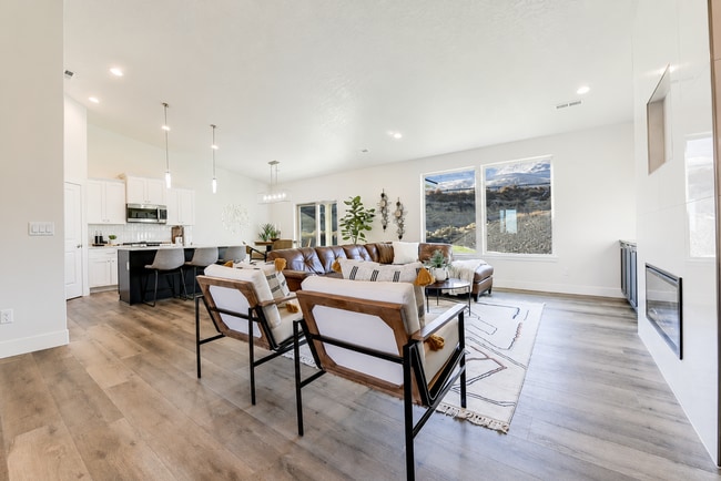 Building Photo - Spacious 4 Bed, 3 Bath Home with 3-Car Garage & Fully Fenced Yard | Dogs Welcome Boardman OR