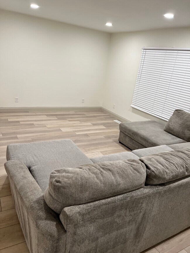 Foto del edificio - 1930 Elna Kay Dr