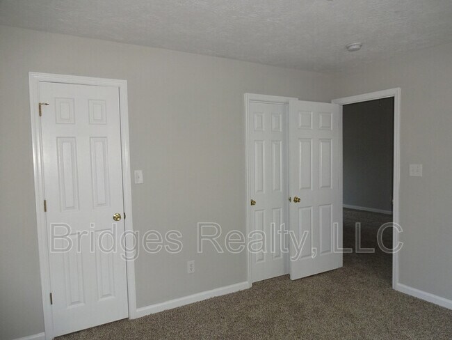 Building Photo - 539 Edgecliff Ln