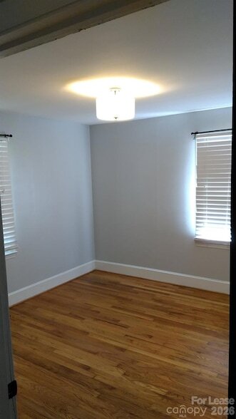 Foto del edificio - 408 W Sandy Ridge Rd