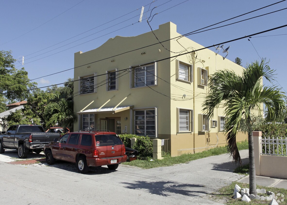 Building Photo - 3133 SW 23rd Ter