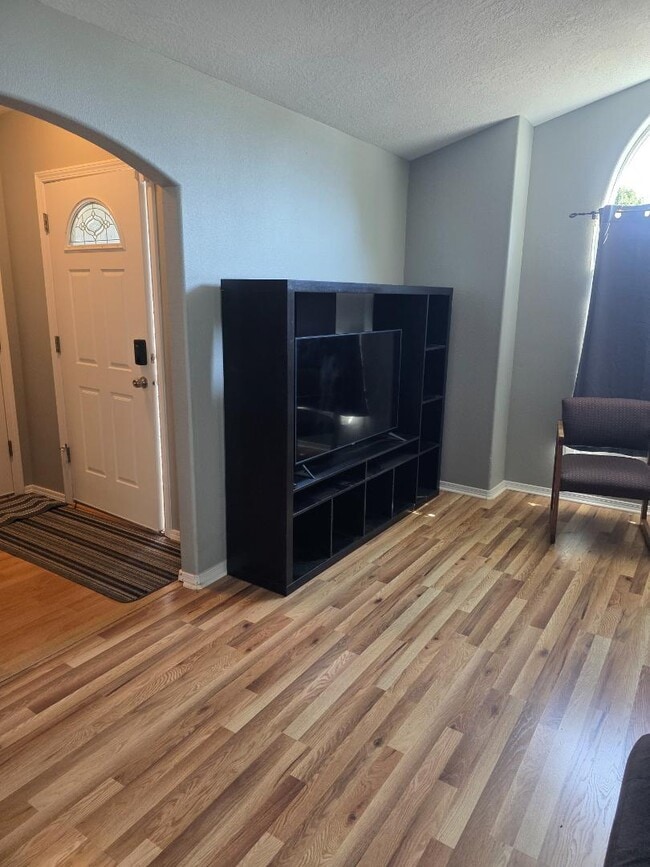 Foto del edificio - 8746 Box Elder St