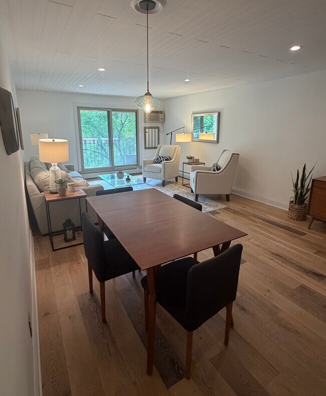 Foto del edificio - 5627 Green Circle Dr