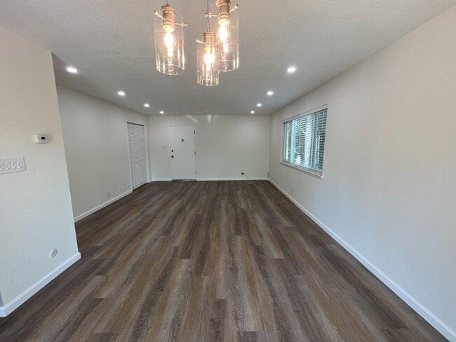 Living Roomg - 250 Elm St