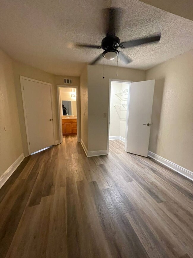 Building Photo - 420 Forestway Cir