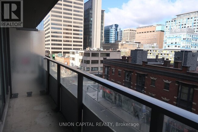 Building Photo - 111-111 Elizabeth St