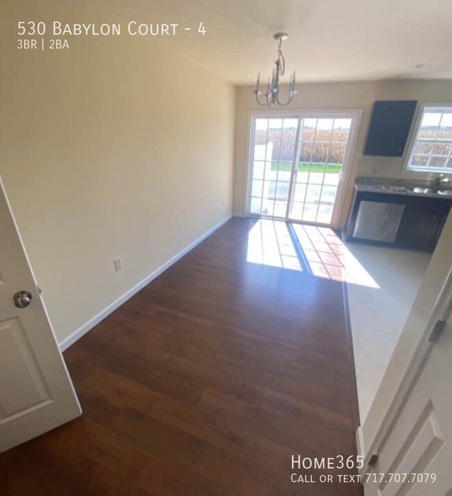 Building Photo - Modern Townhome In LS School District