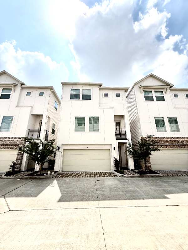 Building Photo - 8307 Brecha Ln