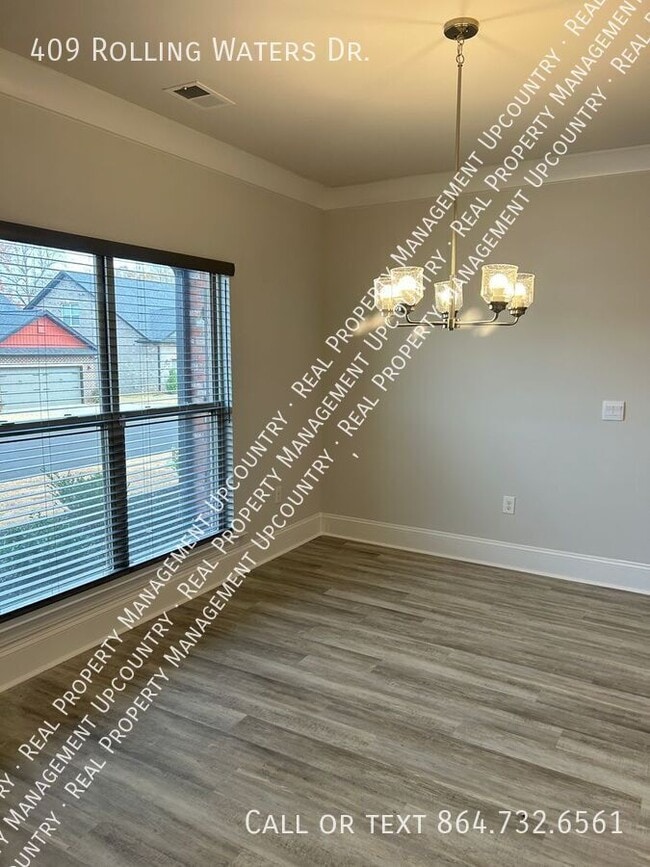 Foto del edificio - 409 Rolling Waters Dr