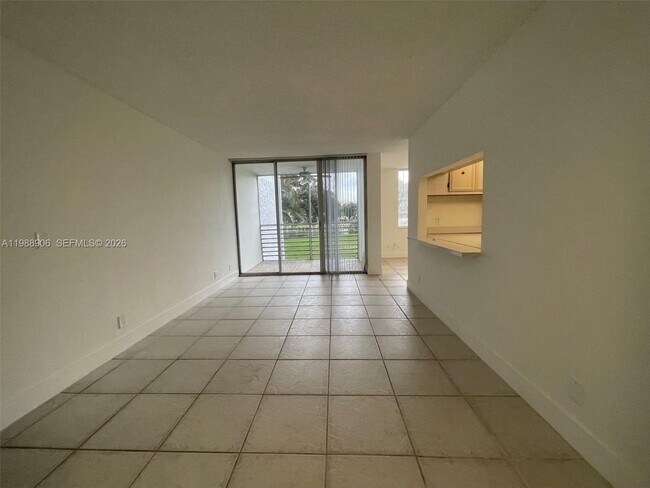 Building Photo - 9441 Live Oak Pl