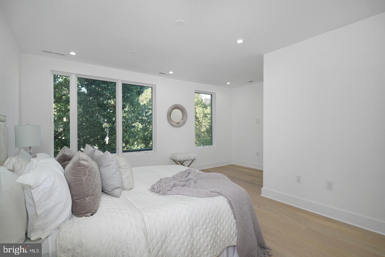 Foto principal - 244-48 N 3rd St