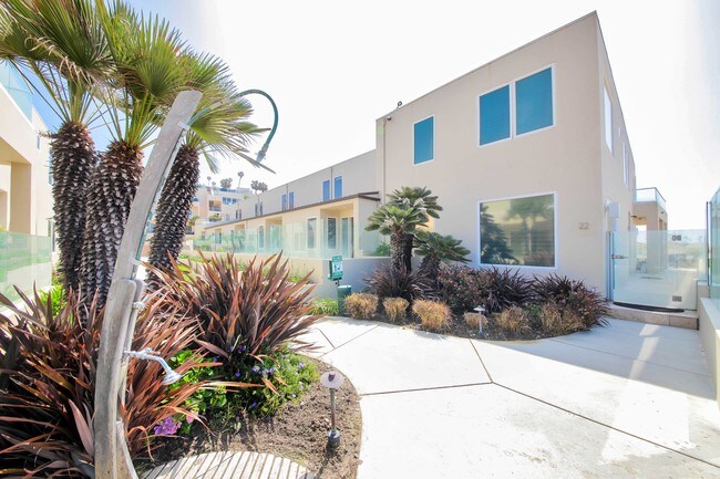 Building Photo - 7301 Vista Del Mar