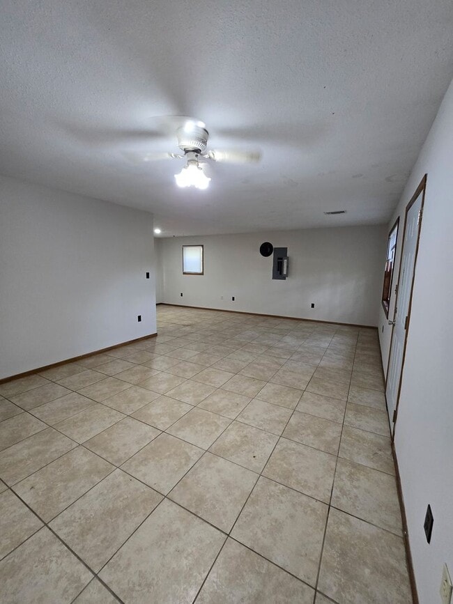 Foto del edificio - 3813-3815 Hinkson Creek Rd.