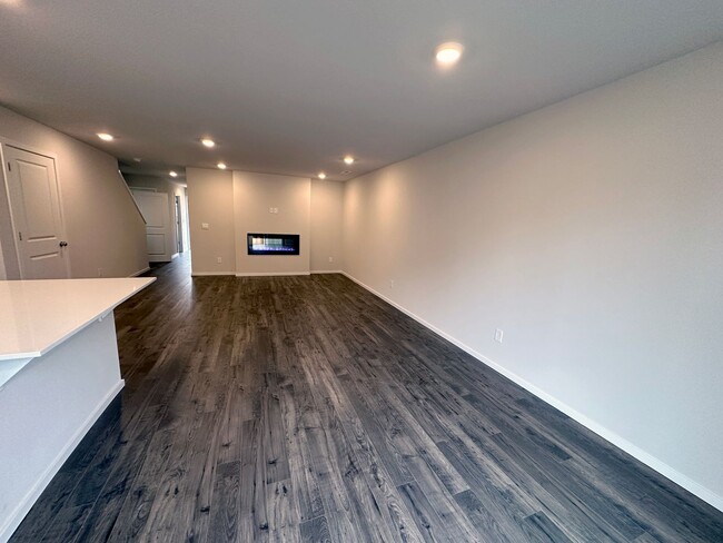 Foto del edificio - Beautiful NEW CONSTRUCTION 3 Bedroom, 3 Ba...