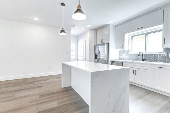 Foto del edificio - 5638 Dolores St