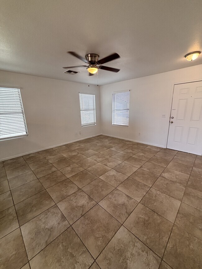 Foto del edificio - 202 E Gwen St