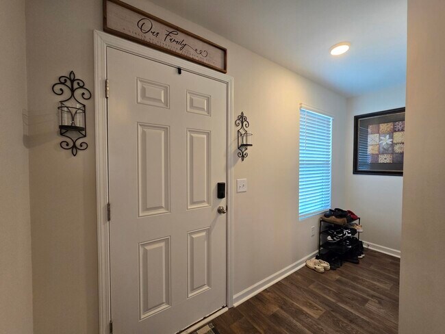 Foto del edificio - 1762 Camazay Dr