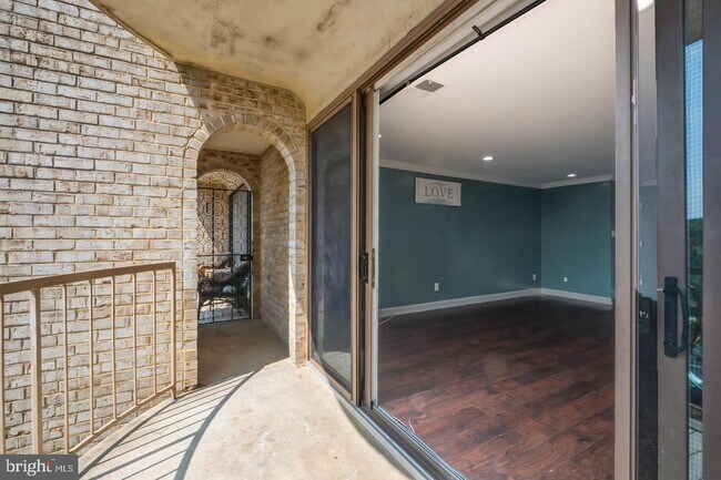 Building Photo - 3327 Huntley Sq Dr