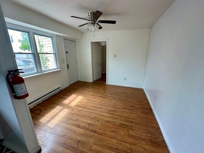 Foto del edificio - 2521 Centennial Ave