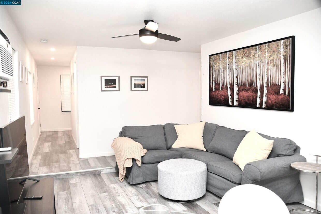 Foto principal - 2185 James St