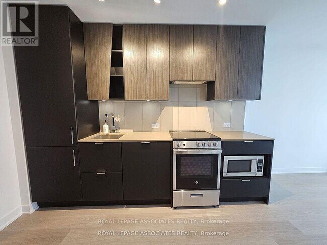 Photo du bâtiment - 3883-3883 Quartz Rd