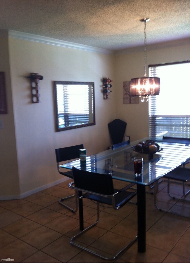 Foto del edificio - 10850 Spruce Dr N