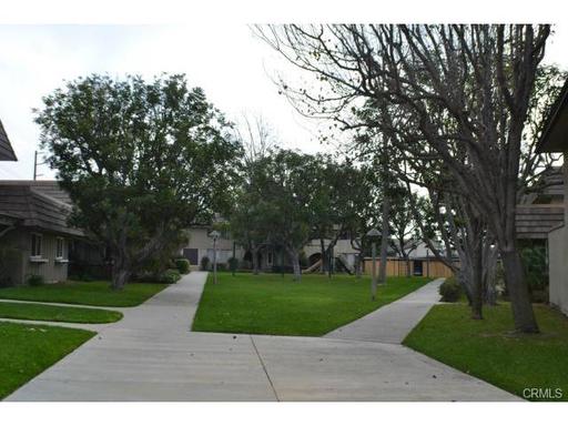 Building Photo - 4840 Larwin Ave