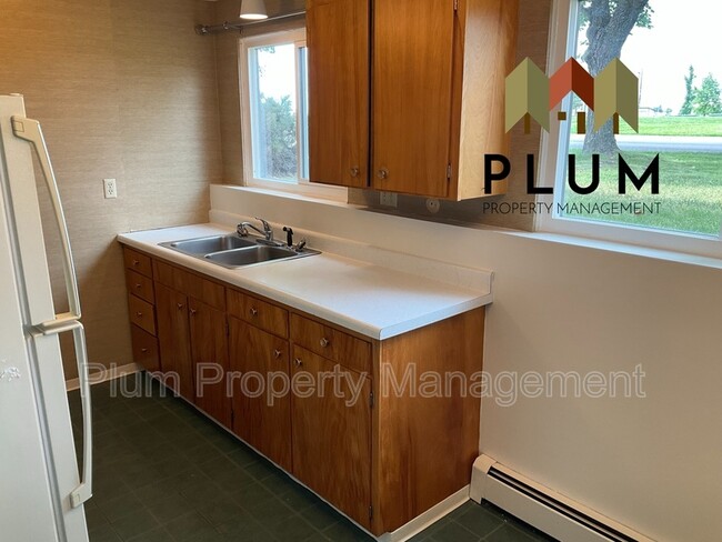 Building Photo - 802 Spartan Dr