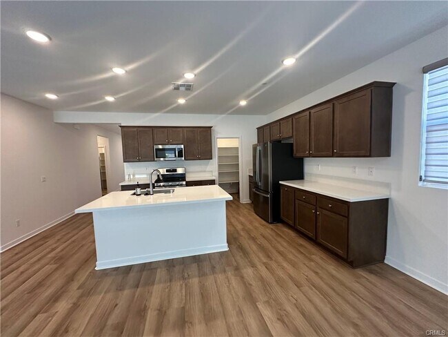 Foto del edificio - 5135 Hummingbird Wy