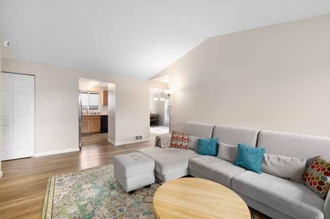 Foto del edificio - 472 W Spruce St