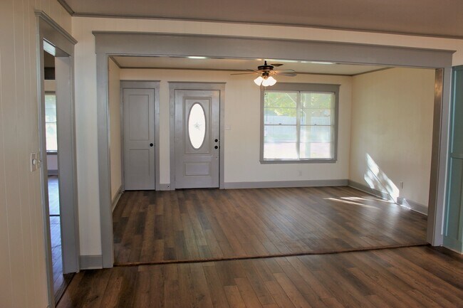 Building Photo - 2103 Tison St