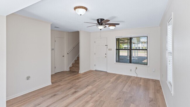 Building Photo - Charming 2-Bedroom Townhome in Desirable P...