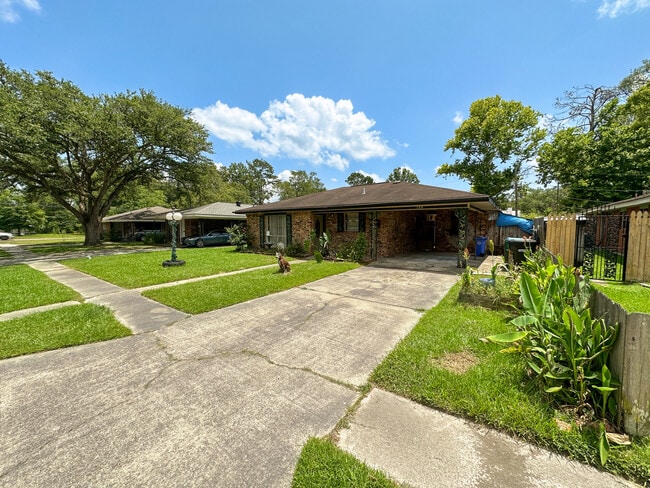 Building Photo - 105 Felder Dr