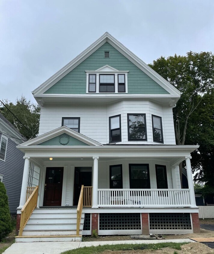 Primary Photo - 122 William St