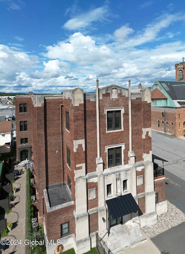 Primary Photo - 34 William St