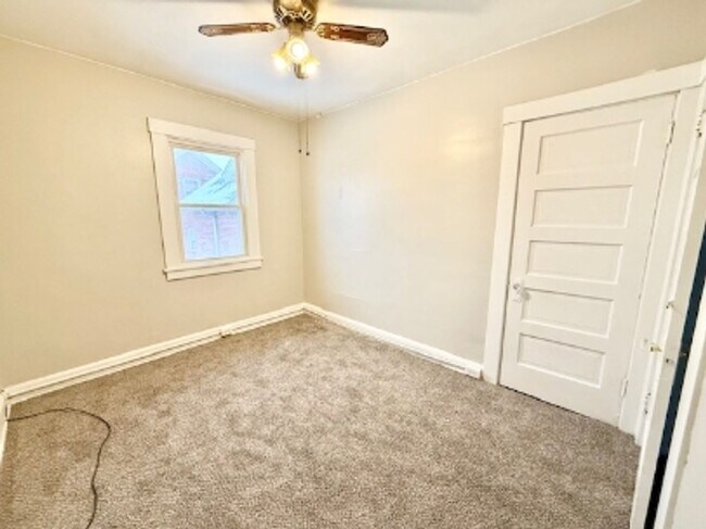 Foto del edificio - 866 Vankirk St