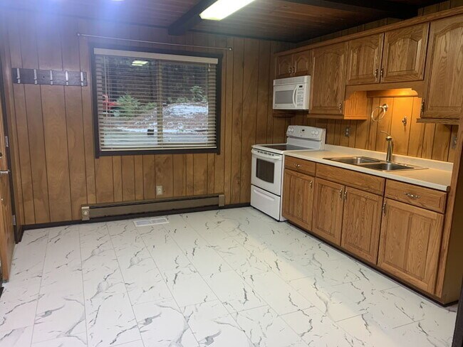 Foto del edificio - Darling 2-bedroom cabin in the woods!