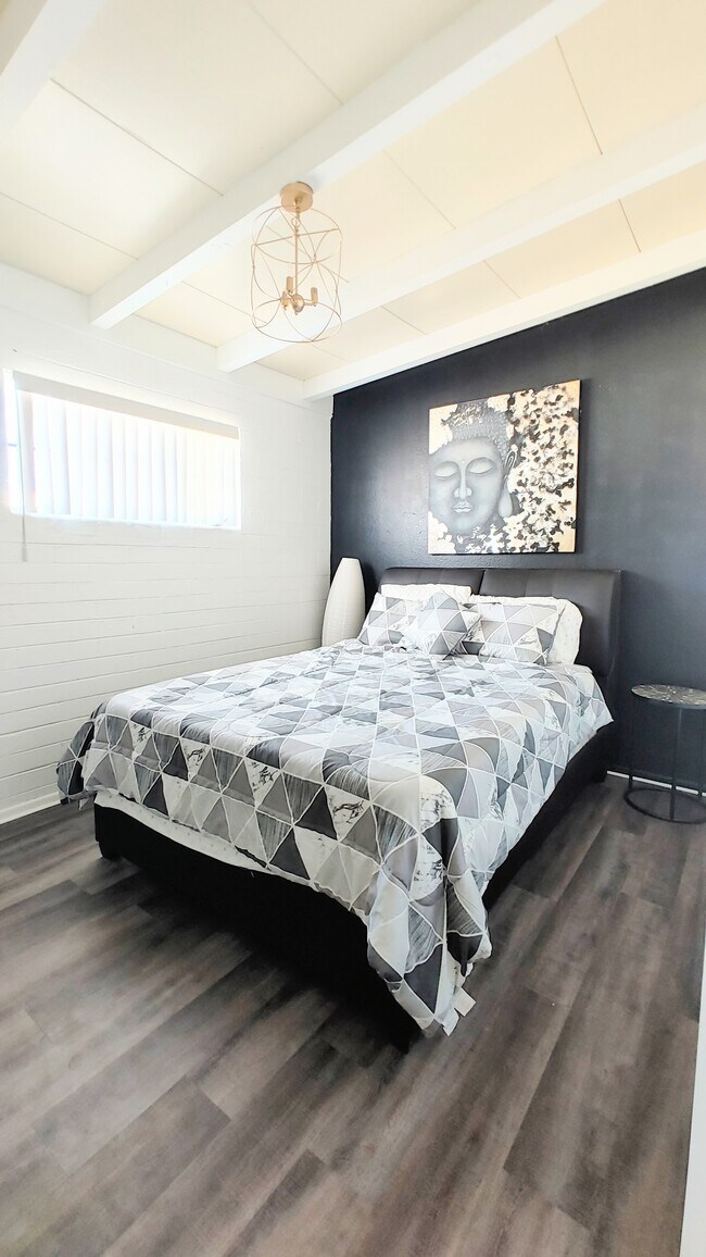 Foto del edificio - 9822 N 15th St