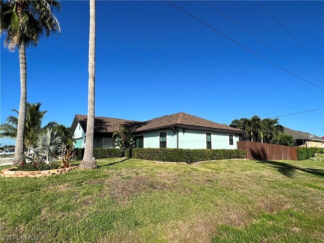 Building Photo - 8365 Bahamas Rd